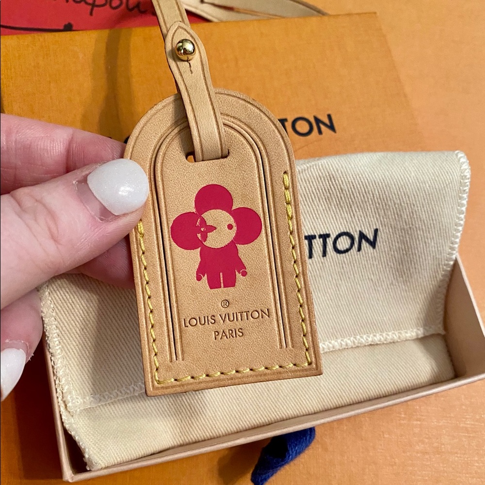 ❌ON HOLD❌ LV luggage tag w/ pink Vivienne stamp